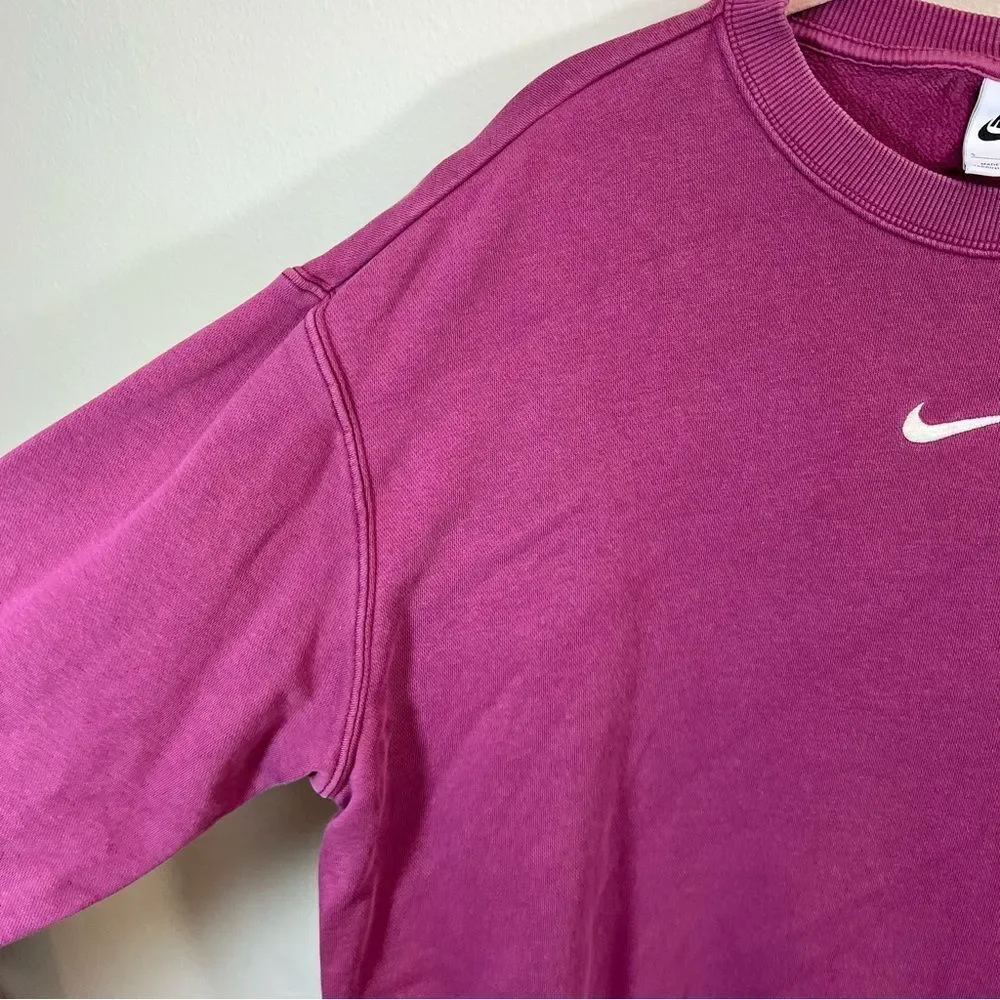 Nike Women’s Magenta Pink Center‎ Swoosh Crewneck Sweatshirt Small